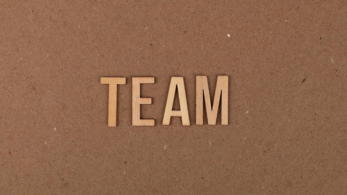 Why You Keep Losing Senior Marketing Candidates to Competitors